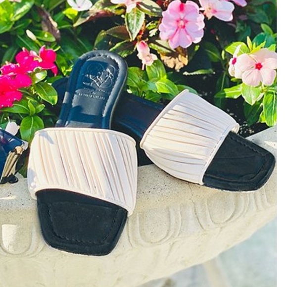 ANTONIO MELANI Shoes Antonio Melani Kimberly Whitman Magnolia